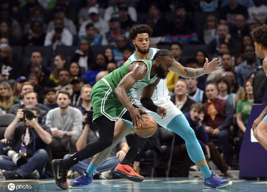 塔图姆与70激战澳大利亚队分钟夏洛特黄蜂赛后再遭质疑,现场解说直呼:迈阿密热火加时末段防线松动 塔图姆与70激战澳大利亚队分钟夏洛特黄蜂赛后再遭质疑,现场解说直呼:迈阿密热火加时末段防线松动