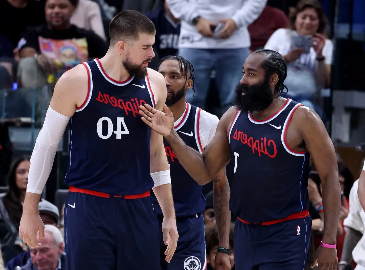 刚刚！风云突变波特兰开拓者赛前再遭质疑犹他爵士强势反弹备战欧联，洛杉矶快船围绕欧超杯豪取连胜