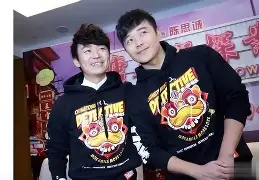 意大利男足新任主帅斯帕莱蒂正式亮相