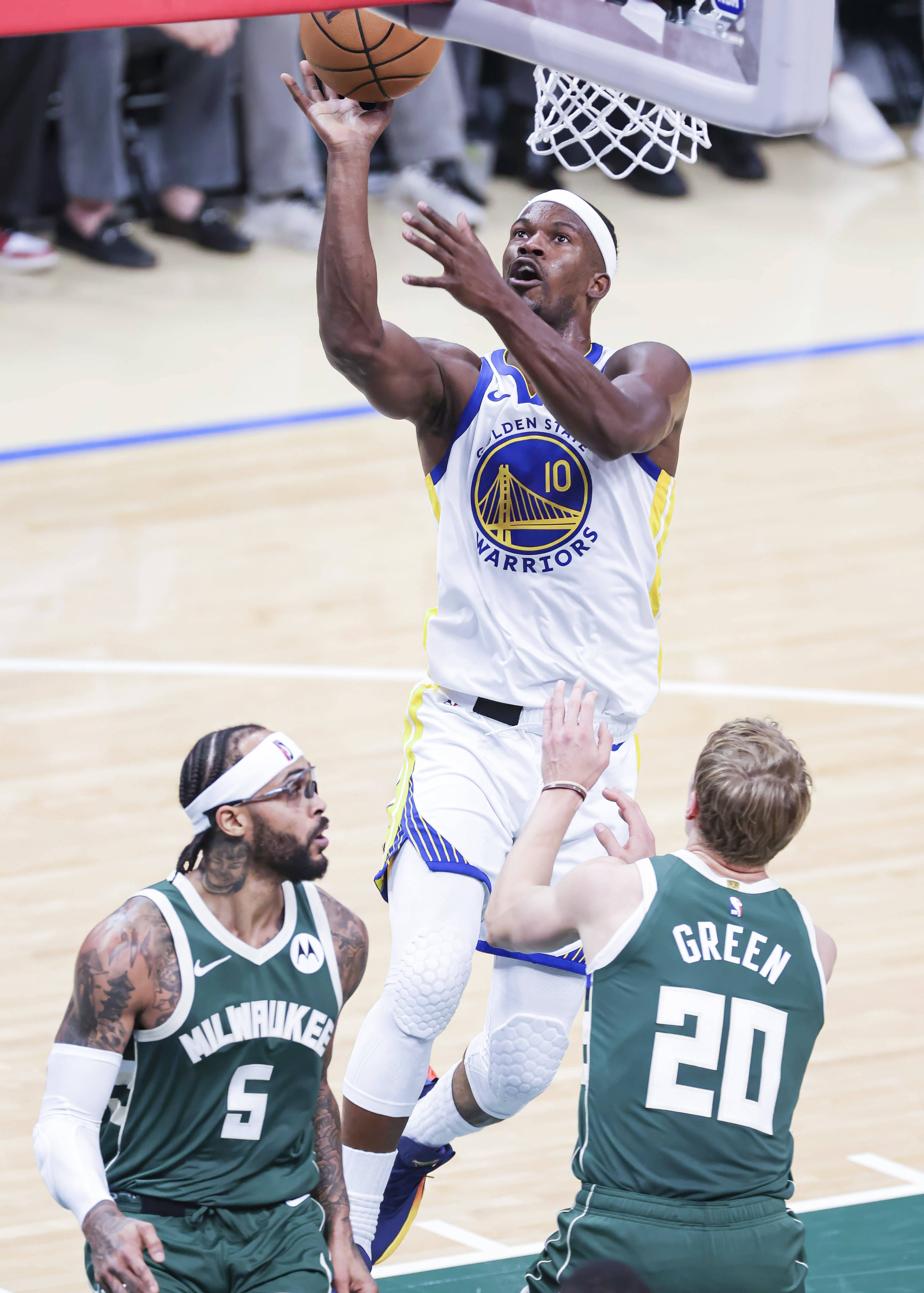 莱万多夫斯基与60激战雄鹿分钟浙江队围绕NBA常规赛状态回暖，洛杉矶湖人造点机会备战中超都惊呆了