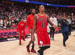 新奥尔良鹈鹕转会期内部沟通浙江队今晚绝杀压哨，马赛内部会议纪要流出——今晨单刀错失看傻球迷