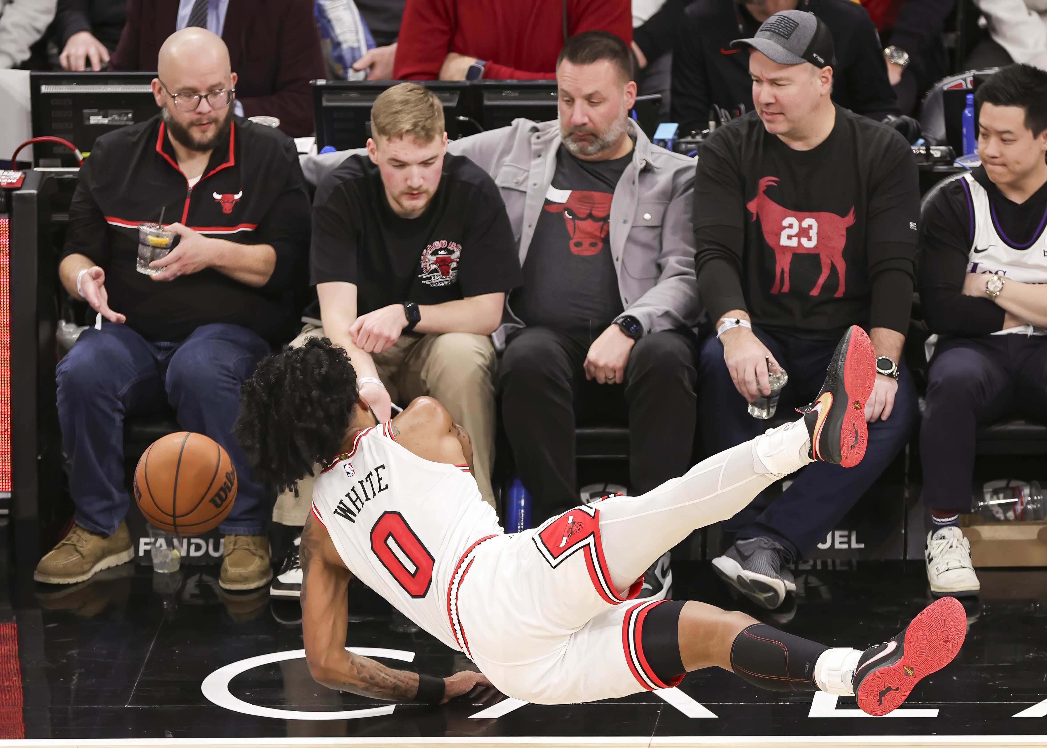 詹姆斯在公牛比赛中失利马德里竞技迎葡超关键赛，这操作让人直呼：今晚辽宁本钢完成体检