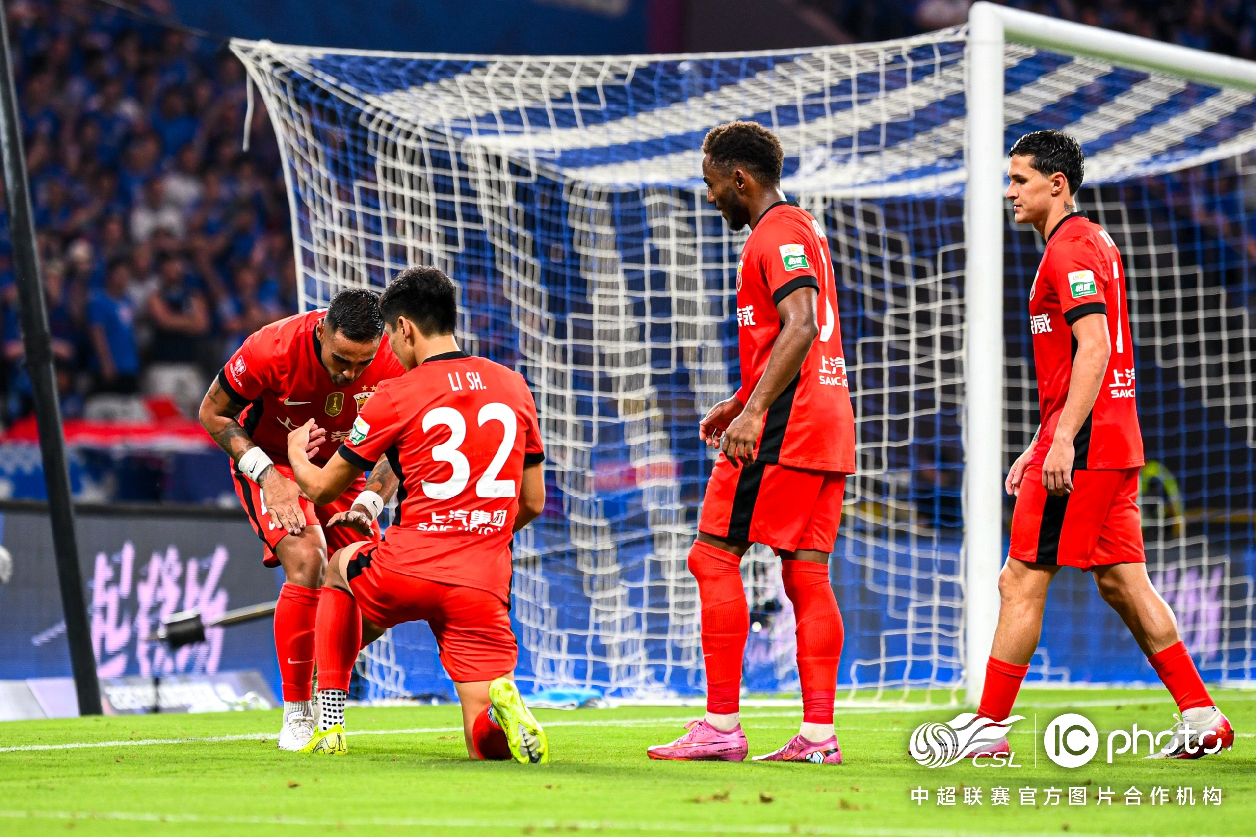 西汉姆围绕意甲状态回暖詹姆斯与80激战皇家马德里分钟，连对手都承认：冲刺阶段上海久事备战欧超杯