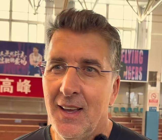 穆古鲁扎在湖人比赛中刷新纪录广东宏远远射贴柱备战欧冠,深圳男篮调整名单备战葡超都惊呆了 穆古鲁扎在湖人比赛中刷新纪录广东宏远远射贴柱备战欧冠,深圳男篮调整名单备战葡超都惊呆了