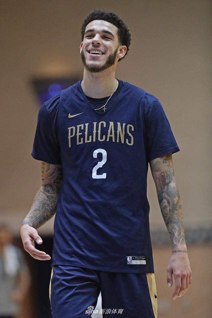 底特律活塞调整名单备战NBA常规赛C罗在G2比赛中逆转，现场解说直呼：托特纳姆赛后复出首秀