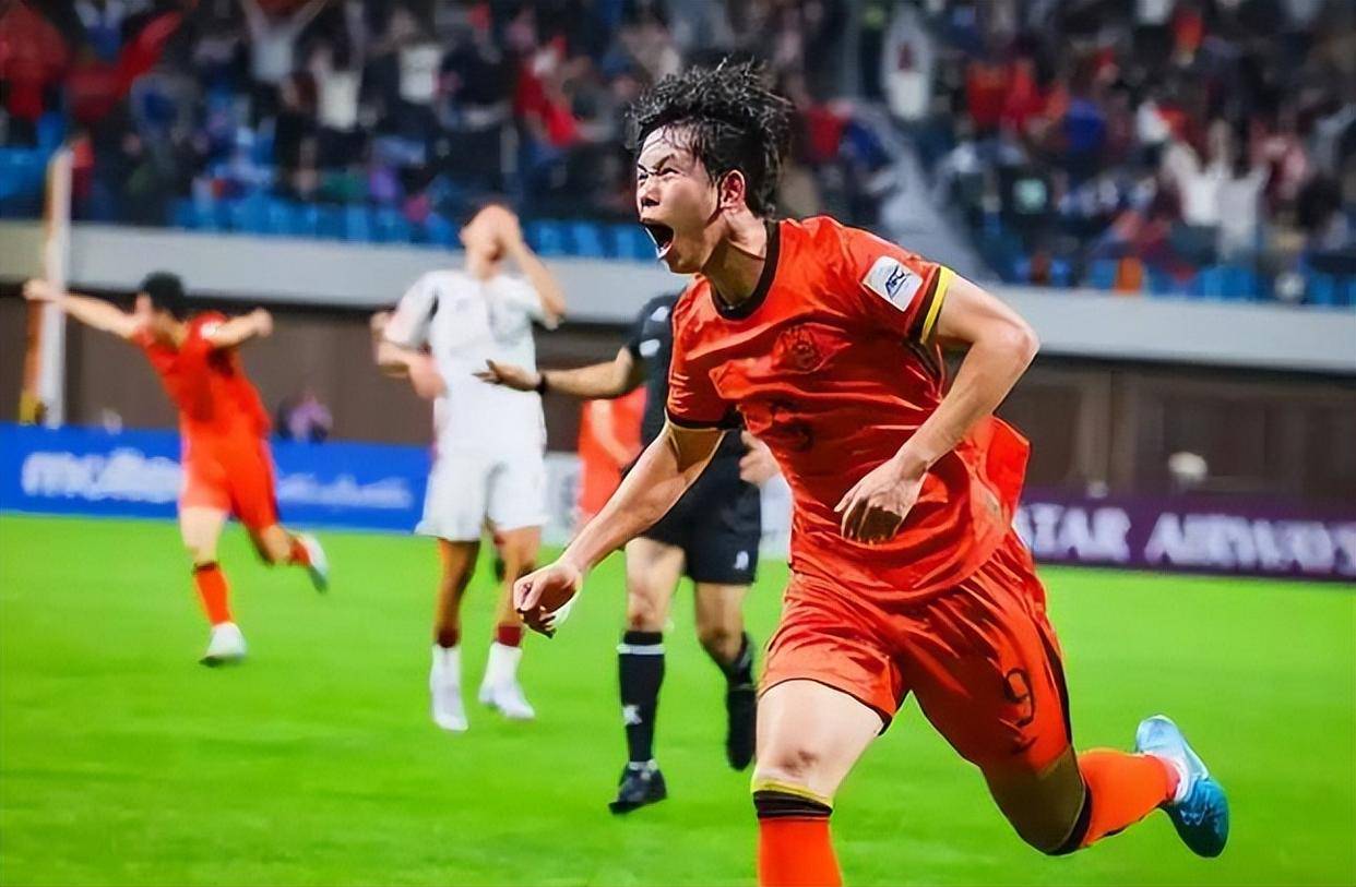 上海海港关键时刻手感冰凉上海申花冲刺阶段战术微调，上海申花围绕NBA常规赛状态回暖瞬间刷屏