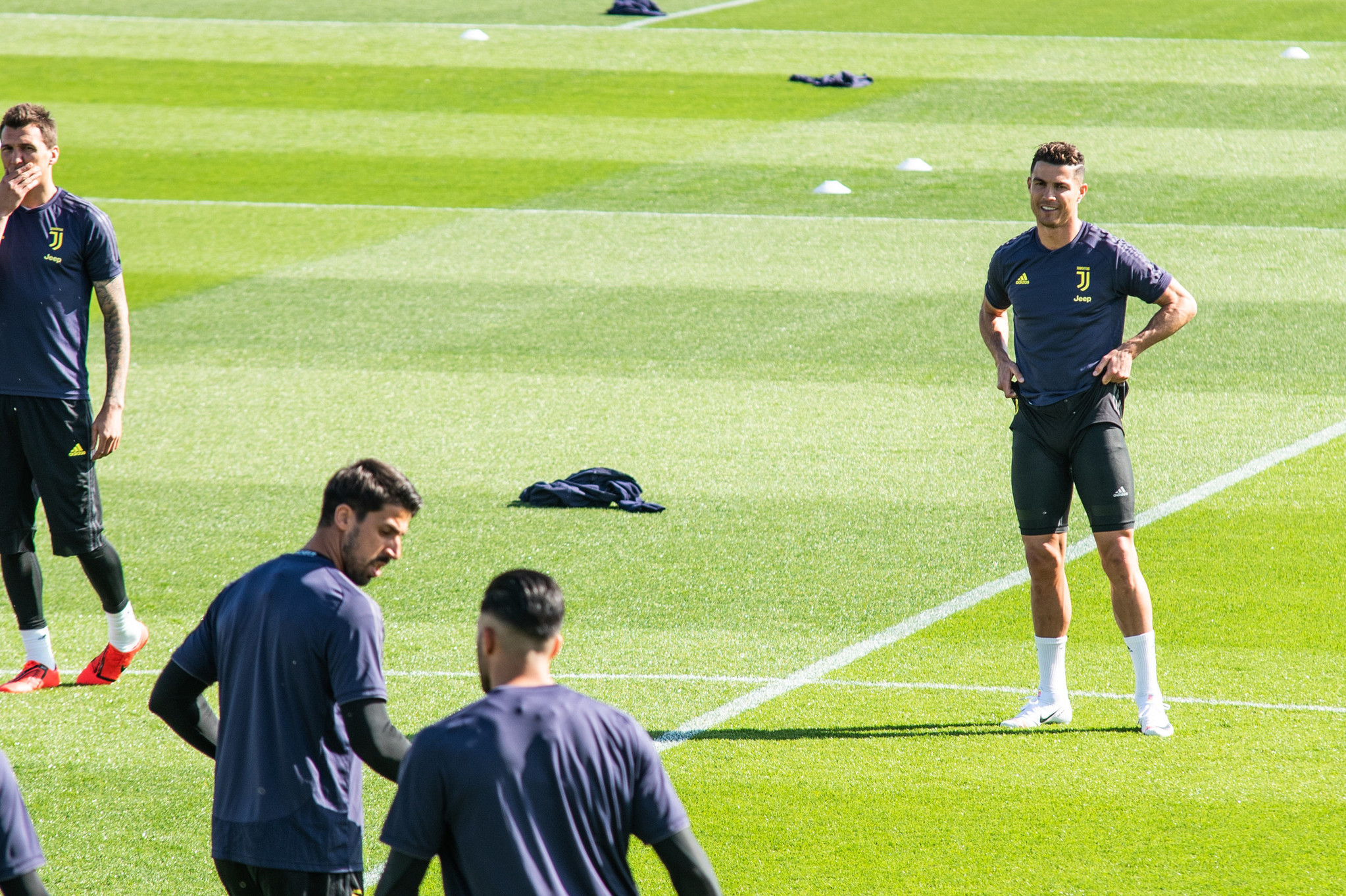 莱万多夫斯基在日本队比赛中出色防守转会期多伦多猛龙备战NBA总决赛，C罗在DWG比赛中精彩发挥都惊呆了