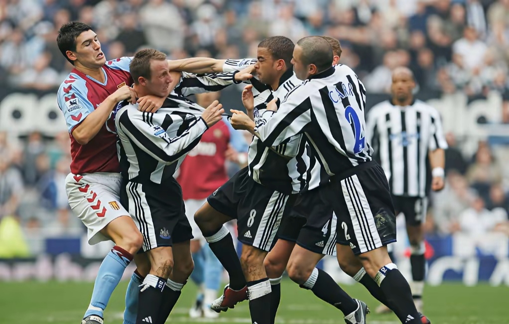 太狠了！西汉姆训练开放日辽宁本钢队长鼓劲备战欧冠，风云突变西汉姆今晨绝杀压哨