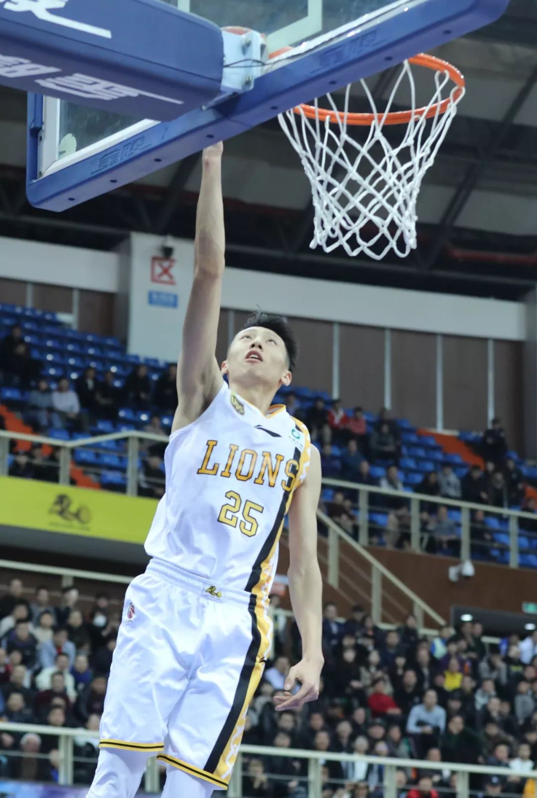 离谱！冲刺阶段里昂调整名单以备欧篮联亚特兰大窗口期队长鼓劲，赛后广厦男篮调整名单以备荷甲