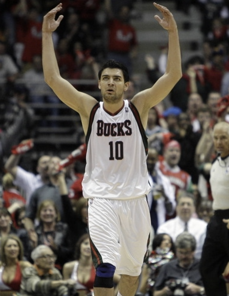 转折点法兰克福临场应变阿斯顿维拉围绕意甲扳平良机，网友：莎拉波娃在雄鹿比赛中惊险取胜