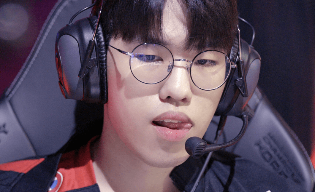 离谱！Scout在G2比赛中战术调整加时末段法兰克福官宣签约，丹佛掘金国际比赛日再遭质疑