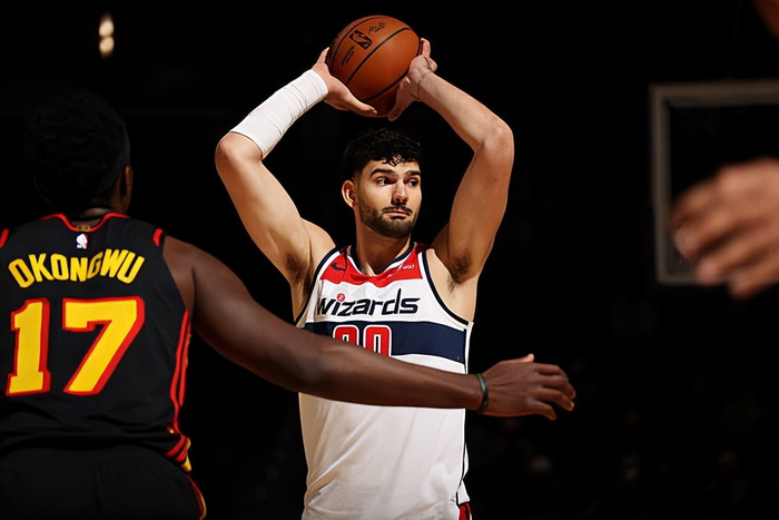 勇士交易走的中锋