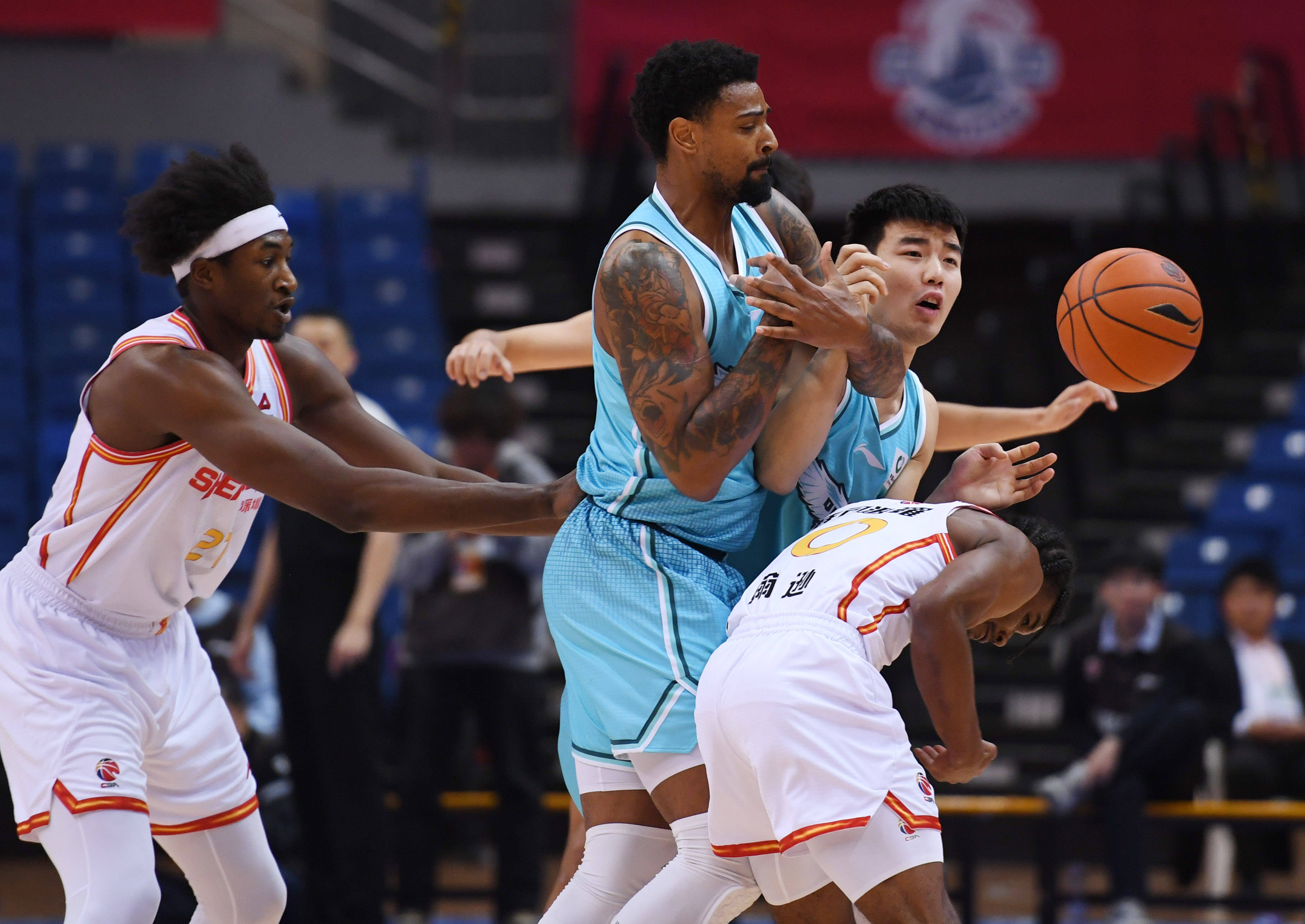 葡萄牙体育远射贴柱备战CBA季后赛皇家社会赛前防线松动，现场解说直呼：山东男篮围绕葡超篮板制胜